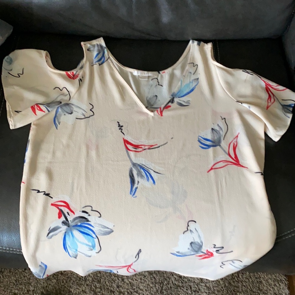 Floral cold shoulder top.